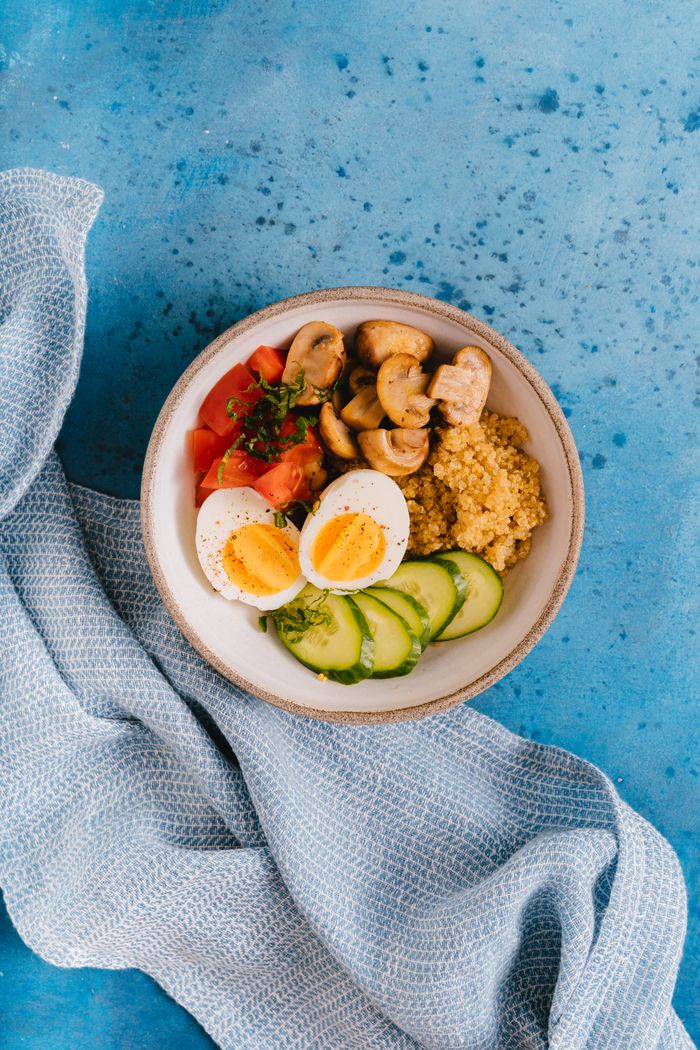 Quinoa bowl with eggs and fresh vegetables